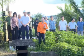 Phó Chủ tịch UBND tỉnh Nguyễn Thị Thanh Lịch kiểm tra và chỉ đạo phương án ứng phó bão số 13 (KALMAEGI) tại xã Pờ Tó.