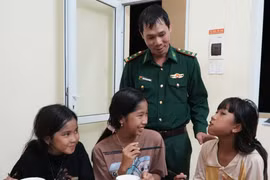 Nỗ lực khắc phục hậu quả bão tại làng chài An Quang Đông (Đề Gi) để tái thiết cuộc sống "ấm áp" sau thảm họa.