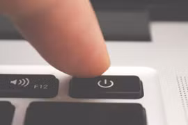 Chuyên gia khuyến cáo người dùng nên tắt máy hoàn toàn (shutdown) định kỳ thay vì chỉ sử dụng chế độ sleep.