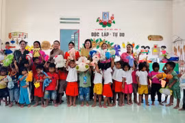 Câu lạc bộ Nhân đạo từ thiện Hội LHPN xã Uar triển khai chương trình ý nghĩa, là điểm tựa yêu thương cho phụ nữ và trẻ em nghèo.