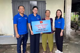 Ủy ban Trung ương MTTQ Việt Nam phát động Tháng cao điểm Vì người nghèo 2025 (17-10 đến 18-11) với chủ đề ý nghĩa: “Không để ai bị bỏ lại phía sau”