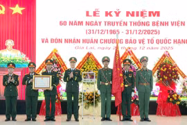 Bệnh viện Quân y 211 (Quân đoàn 34) vinh dự đón nhận Huân chương Bảo vệ Tổ quốc hạng III nhân kỷ niệm 60 năm Ngày truyền thống (1965 - 2025).
