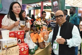 Gia Lai gây ấn tượng mạnh tại Hội chợ mùa Thu 2025 với không gian trưng bày đặc sắc, giới thiệu các sản phẩm đặc trưng và văn hóa ẩm thực độc đáo.