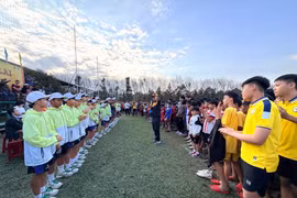 Gần 500 em thiếu nhi từ khắp mọi miền đất nước hội tụ tại Học viện LPBank Hoàng Anh Gia Lai để tham gia Festival tuyển sinh Chiến binh tương lai, nuôi dưỡng ước mơ trở thành cầu thủ chuyên nghiệp.