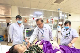 Đội ngũ y, bác sĩ tại các bệnh viện ở Gia Lai (khu vực phường Quy Nhơn, phường Pleiku) miệt mài làm việc, ứng trực 24/24 giờ để đảm bảo công tác khám chữa bệnh xuyên Tết Bính Ngọ 2026.