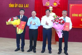 Đồng chí Huỳnh Quốc Huy nhận quyết định giữ chức Chủ nhiệm Ủy ban Kiểm tra Tỉnh ủy Gia Lai nhiệm kỳ 2025-2030 tại hội nghị chiều 30-12.