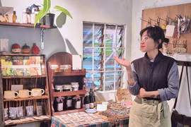 Không gian gian hàng ký gửi đồ handmade phi lợi nhuận tại Nương Coffee, một quán cà phê mộc mạc và độc đáo tại phố núi Gia Lai.