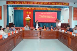 Đồng chí Mai Việt Trung, Trưởng Ban Tổ chức Tỉnh ủy kiểm tra thực tế công tác chuẩn bị bầu cử tại cơ sở.