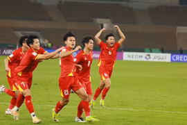 Đội tuyển U23 Việt Nam ăn mừng chiến thắng kịch tính trước đối thủ tại vòng tứ kết, chính thức giành quyền vào bán kết Giải vô địch bóng đá U23 châu Á 2026.