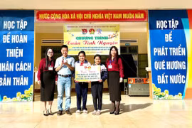 Chương trình Xuân tình nguyện 2026 trao tặng vở, áo ấm và quà Tết cho học sinh có hoàn cảnh khó khăn tại Trường Tiểu học Nay Der, xã Gào, phường Pleiku vào sáng 16-01