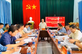 Phó Bí thư Tỉnh ủy Gia Lai Châu Ngọc Tuấn dẫn đầu đoàn kiểm tra công tác chuẩn bị bầu cử và vận hành chính quyền 2 cấp tại xã Kông Chro và xã Chư Krey ngày 16-1.