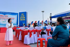 ThS Nguyễn Thị Thùy Trang chia sẻ về tầm quan trọng của việc xây dựng "tủ sách gia đình" như một không gian kết nối cảm xúc.