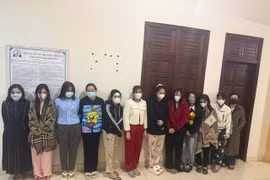 Lực lượng Cảnh sát Hình sự Công an tỉnh Gia Lai triệt phá thành công đường dây mại dâm núp bóng dịch vụ massage tại hai khách sạn Hương Pleiku và Biển Hồ, thu giữ nhiều tang vật liên quan.