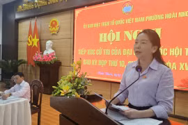 Phó trưởng Đoàn chuyên trách Đoàn đại biểu Quốc hội tỉnh Lý Tiết Hạnh tiếp xúc cử tri xã An Vinh và phường Hoài Nhơn sau Kỳ họp thứ 10.