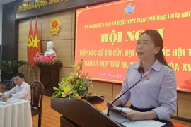 Phó trưởng Đoàn chuyên trách Đoàn đại biểu Quốc hội tỉnh Lý Tiết Hạnh tiếp xúc cử tri xã An Vinh và phường Hoài Nhơn sau Kỳ họp thứ 10.