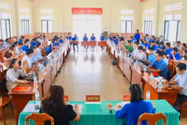 Chủ tịch UBND xã Ia Hiao chủ trì hội nghị đối thoại với hơn 60 đoàn viên thanh niên địa phương về chủ đề lấy chuyển đổi số làm đòn bẩy phát triển kinh tế - xã hội.