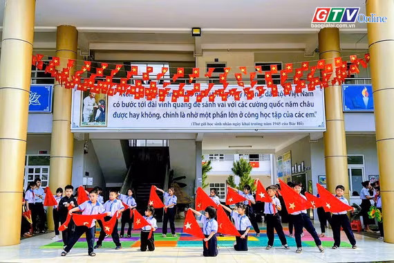 Lớp học không tường: Học lịch sử từ những ca khúc cách mạng