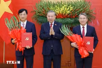 Trao quyết định bổ nhiệm Trưởng ban Tổ chức TW và Chánh Văn phòng TW Đảng