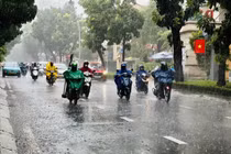 Biển Đông có khả năng đón áp thấp nhiệt đới, bão ngay đầu tháng 7