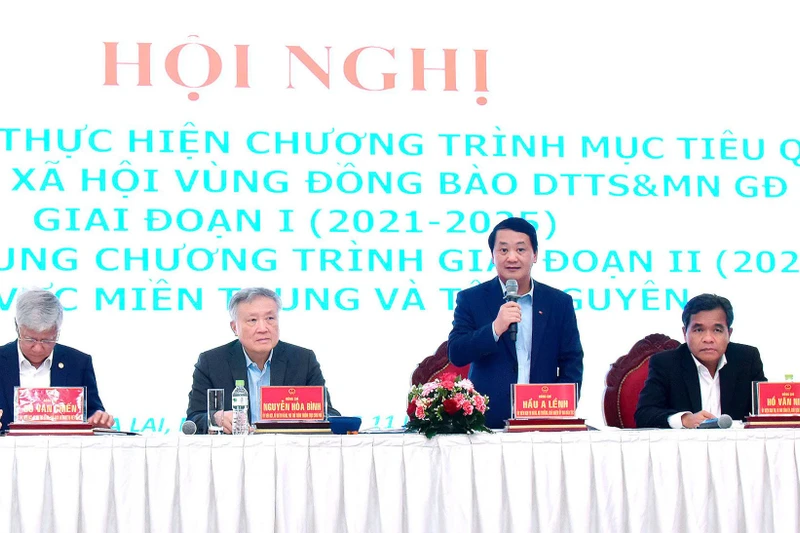 Đẩy mạnh triển khai chương trình phát triển kinh tế-xã hội vùng dân tộc thiểu số