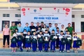 Trung đoàn Cảnh sát Cơ động Nam Trung Bộ tặng học bổng cho học sinh xã Đề Gi