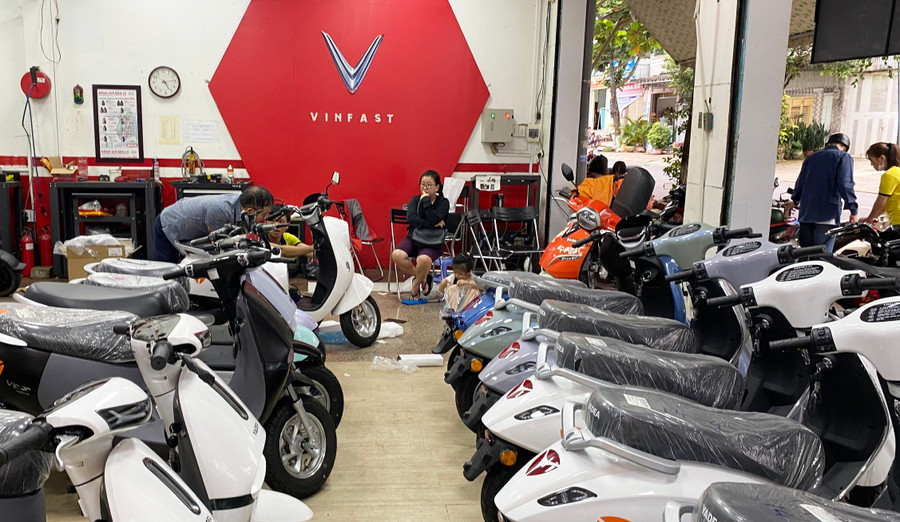 Các hãng xe điện tập trung cải tiến mẫu xe phục vụ nhu cầu dịch chuyển từ xe xăng sang xe điện của giới trẻ. Ảnh: Sơn Ca Các hãng xe điện tập trung cải tiến mẫu xe phục vụ nhu cầu dịch chuyển từ xe xăng sang xe điện của giới trẻ. Ảnh: Sơn Ca