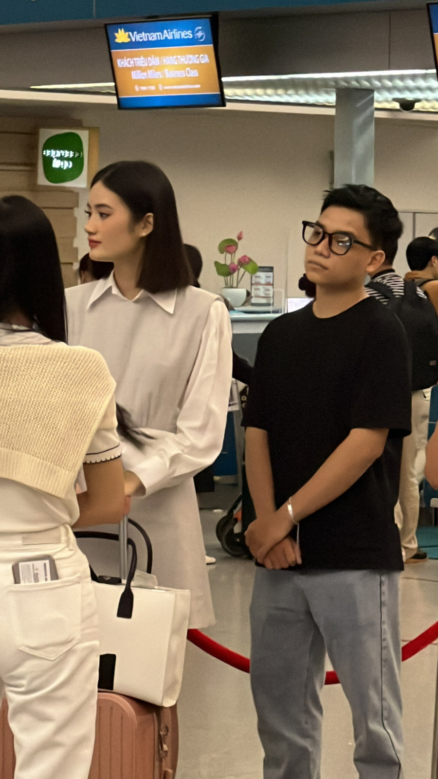 Ý Nhi từng xin lỗi ngay sau nhận ra thiếu sót của bản thân. Sau ba tháng, cô sang Australia du học, hứa trau dồi bản thân. Ý Nhi từng xin lỗi ngay sau nhận ra thiếu sót của bản thân. Sau ba tháng, cô sang Australia du học, hứa trau dồi bản thân.