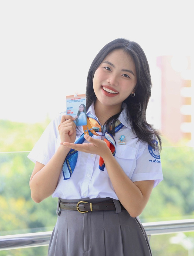 Phương Mỹ Chi năng động khi trở thành sinh viên - Ảnh 1. Phương Mỹ Chi rạng rỡ xuất hiện tại đại hội với trang phục trẻ trung đúng lứa tuổi. Ảnh: NVCC