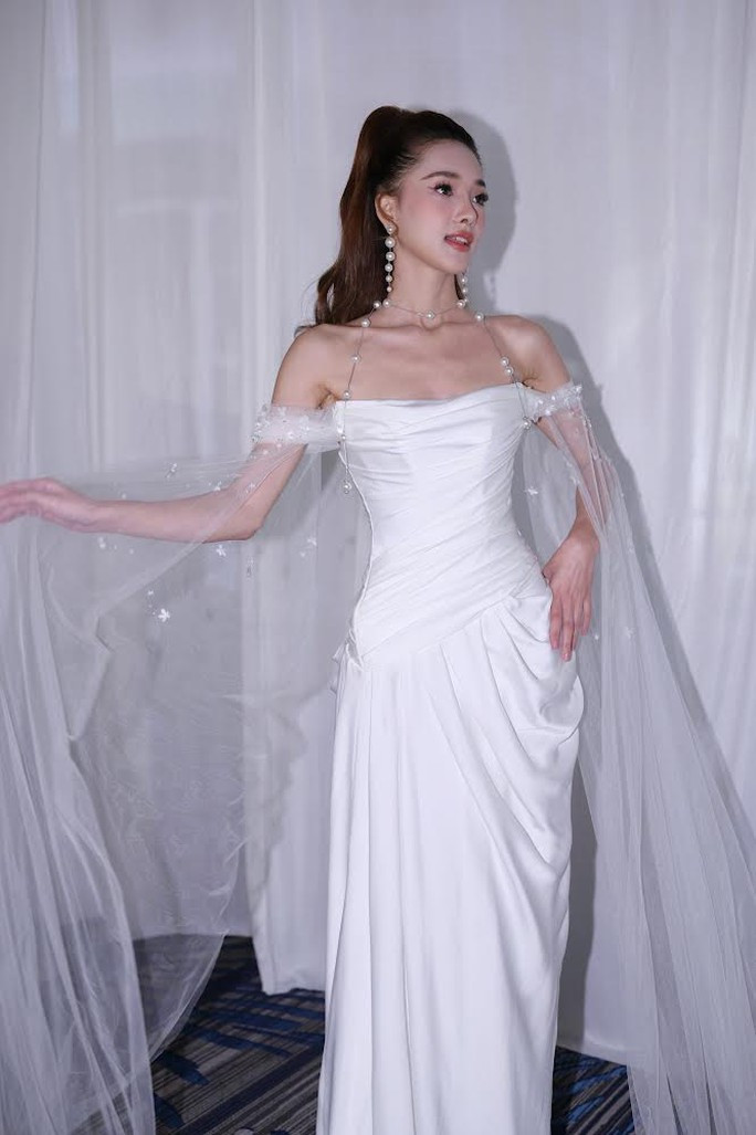 Hoa hậu Tiểu Vy, Mai Phương lộng lẫy đầm cưới - Ảnh 8.