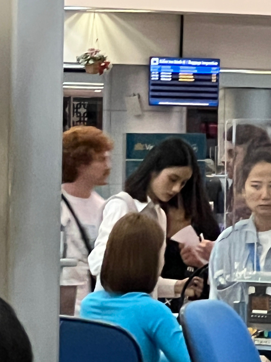 Ý Nhi từng xin lỗi ngay sau nhận ra thiếu sót của bản thân. Sau ba tháng, cô sang Australia du học, hứa trau dồi bản thân. Ý Nhi từng xin lỗi ngay sau nhận ra thiếu sót của bản thân. Sau ba tháng, cô sang Australia du học, hứa trau dồi bản thân.