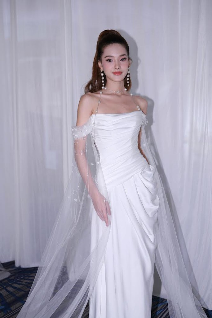 Hoa hậu Tiểu Vy, Mai Phương lộng lẫy đầm cưới - Ảnh 9.