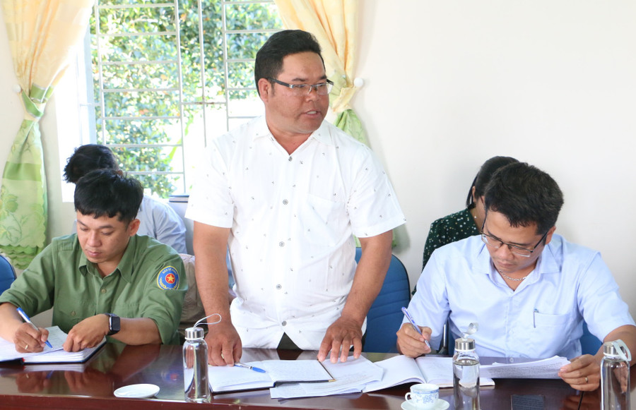 Chi bộ đã tập trung thảo luận, đề ra các giải pháp thực hiện trong thời gian tới nhằm nâng cao hiệu quả công tác quản lý, bảo vệ rừng. Ảnh: Q.T Chi bộ đã tập trung thảo luận, đề ra các giải pháp thực hiện trong thời gian tới nhằm nâng cao hiệu quả công tác quản lý, bảo vệ rừng. Ảnh: Q.T