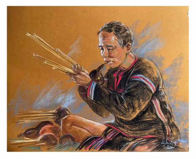 Nghệ nhân Ê đê diễn tấu nhạc cụ do tự mình chế tác