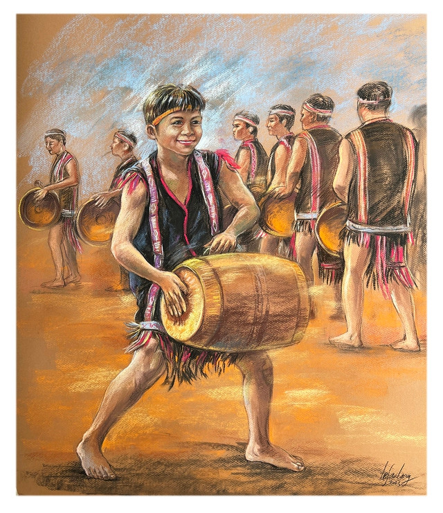 Tiếp nối truyền thống (nghệ nhân nhí Rơ Châm Trú 12 tuổi xã Ia Phí, H.Chư Păh, tỉnh Gia Lai say mê trình diễn trong ngày hội)