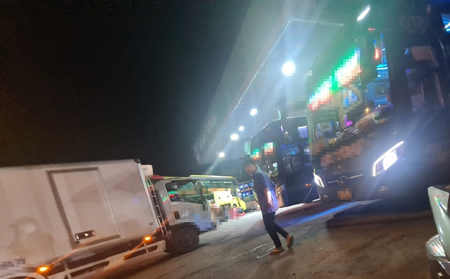 Xe khách tập trung đón khách tại Trạm xăng dầu Tam Bình (P.Tam Bình, TP.Thủ Đức) Xe khách tập trung đón khách tại Trạm xăng dầu Tam Bình (P.Tam Bình, TP.Thủ Đức)