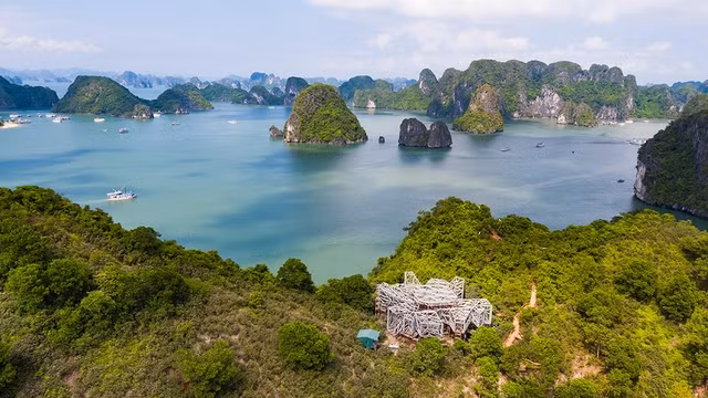 Vịnh Hạ Long 3 lần được công nhận là Di sản thiên nhiên thế giới. ẢNH LÃ NGHĨA HIẾU