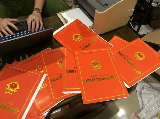 2 bị cáo lập khoảng 50 công ty để xuất hóa đơn khống.