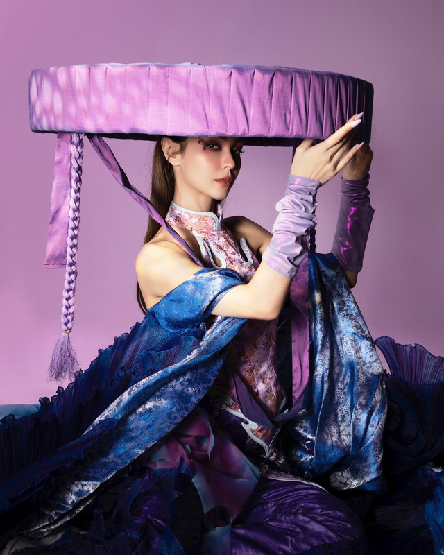 MLee kết hợp nét đẹp văn hóa truyền thống với hiện đại khi làm mới bản hit Cá cắn câu MLee kết hợp nét đẹp văn hóa truyền thống với hiện đại khi làm mới bản hit Cá cắn câu