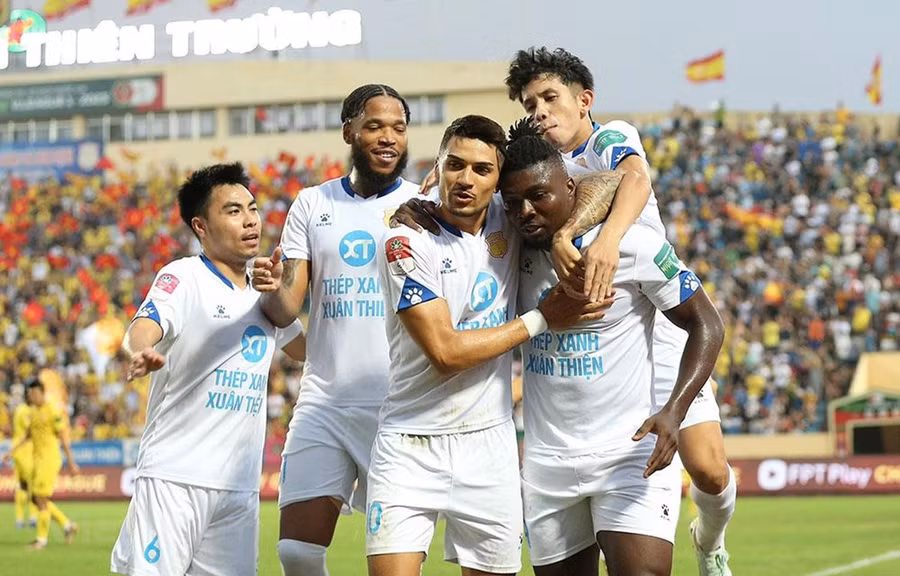 Câu lạc bộ Thép Xanh Nam Định là một trong những 'hiện tượng' của V-League 1-2023. (Ảnh: VPF)