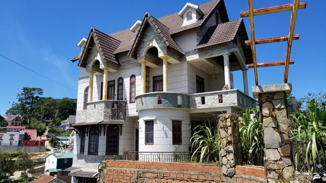 Xử lý trách nhiệm Chánh án, thẩm phán, hội thẩm TAND TP.Đà Lạt vi phạm tố tụng - Ảnh 2. Cận cảnh ngôi nhà số 7 Lê Hồng Phong đang có tranh chấp