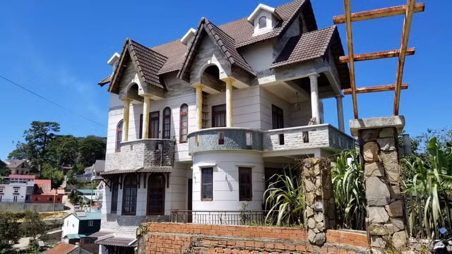 Xử lý trách nhiệm Chánh án, thẩm phán, hội thẩm TAND TP.Đà Lạt vi phạm tố tụng - Ảnh 2. Cận cảnh ngôi nhà số 7 Lê Hồng Phong đang có tranh chấp