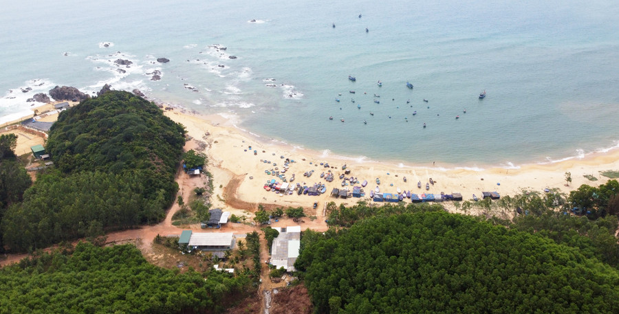 Khung cảnh bình yên bên làng chài Lộ Diêu Khung cảnh bình yên bên làng chài Lộ Diêu