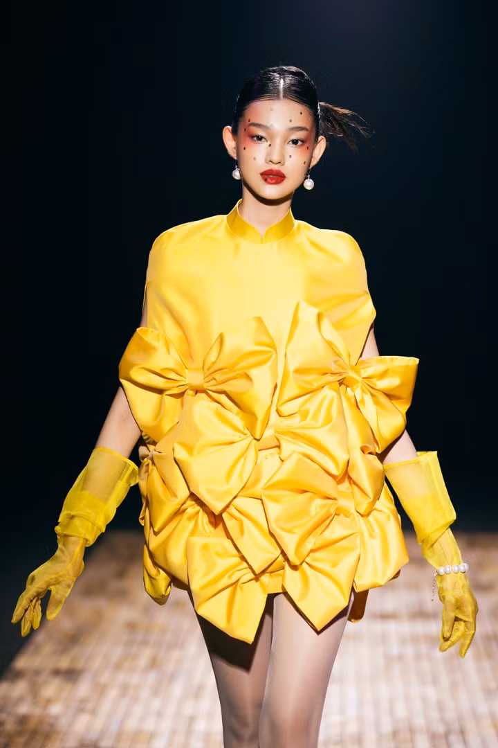 NTK Hà Linh Thư gây ấn tượng với BST lấy cảm hứng từ nghệ thuật Chèo ảnh 6