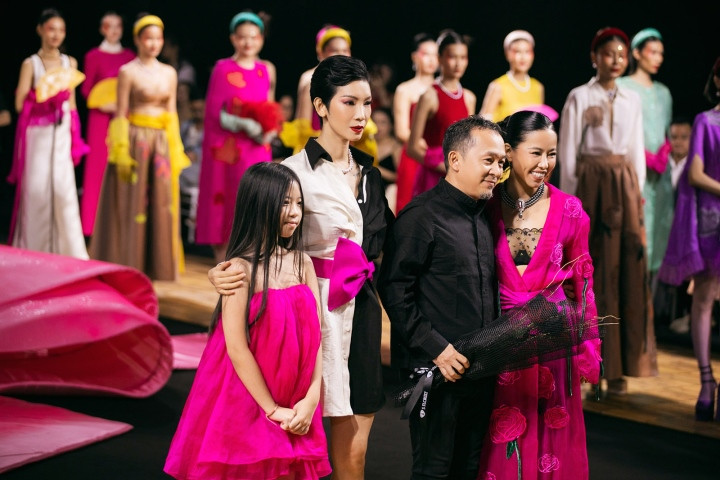 NTK Hà Linh Thư gây ấn tượng với BST lấy cảm hứng từ nghệ thuật Chèo ảnh 11 NTK Hà Linh Thư gây ấn tượng với BST lấy cảm hứng từ nghệ thuật Chèo ảnh 11