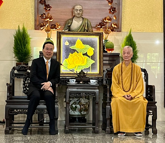 Chủ tịch nước Võ Văn Thưởng đến thăm, chúc mừng Hòa thượng Thích Trí Quảng