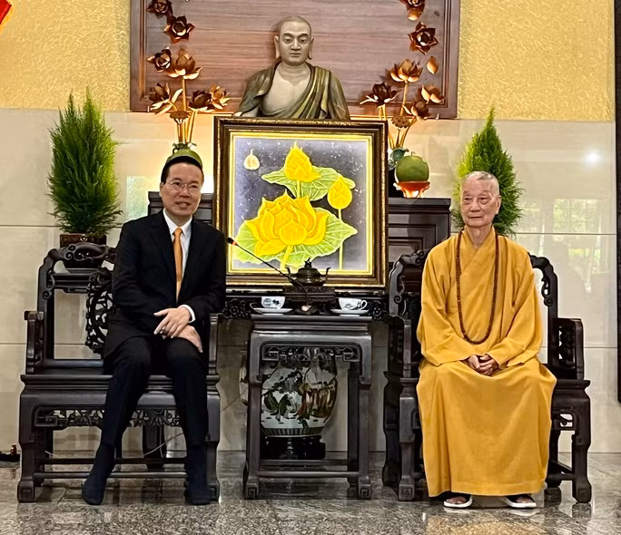 Chủ tịch nước Võ Văn Thưởng đến thăm, chúc mừng Hòa thượng Thích Trí Quảng