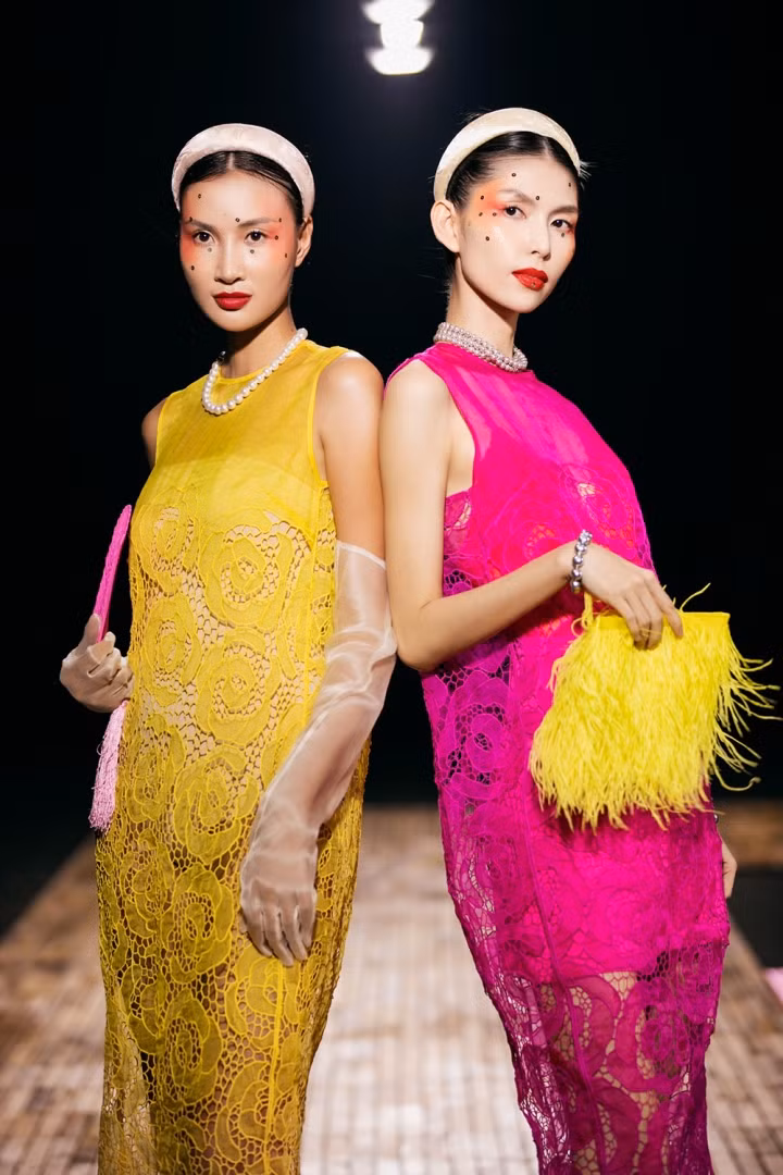 NTK Hà Linh Thư gây ấn tượng với BST lấy cảm hứng từ nghệ thuật Chèo ảnh 8