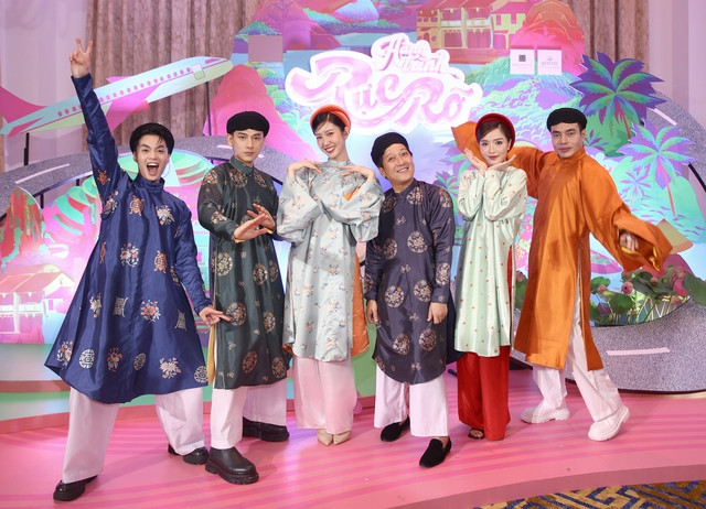 Trong Hành trình rực rỡ, Lê Dương Bảo Lâm và các đồng đội cùng khám phá lịch sử, văn hóa, vẻ đẹp con người ở các địa danh trên khắp Việt Nam từ đó lan tỏa tinh thần yêu nước, niềm tự hào dân tộc, góp phần quảng bá du lịch nước nhà. Ảnh: BTC