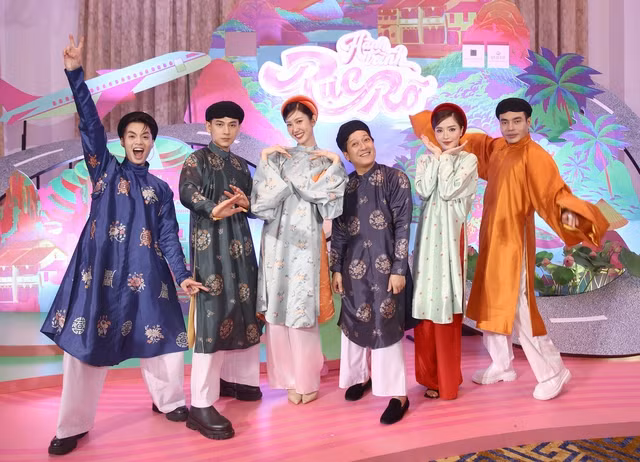 Trong Hành trình rực rỡ, Lê Dương Bảo Lâm và các đồng đội cùng khám phá lịch sử, văn hóa, vẻ đẹp con người ở các địa danh trên khắp Việt Nam từ đó lan tỏa tinh thần yêu nước, niềm tự hào dân tộc, góp phần quảng bá du lịch nước nhà. Ảnh: BTC