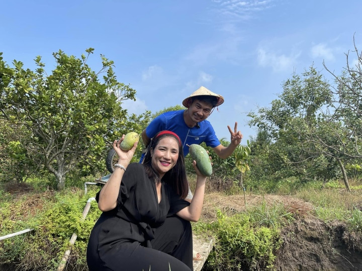 Sao Việt 25/5: Siu Black trẻ trung với tóc ngắn, Việt Hương khoe ảnh năm 17 tuổi ảnh 9 Sao Việt 25/5: Siu Black trẻ trung với tóc ngắn, Việt Hương khoe ảnh năm 17 tuổi ảnh 9